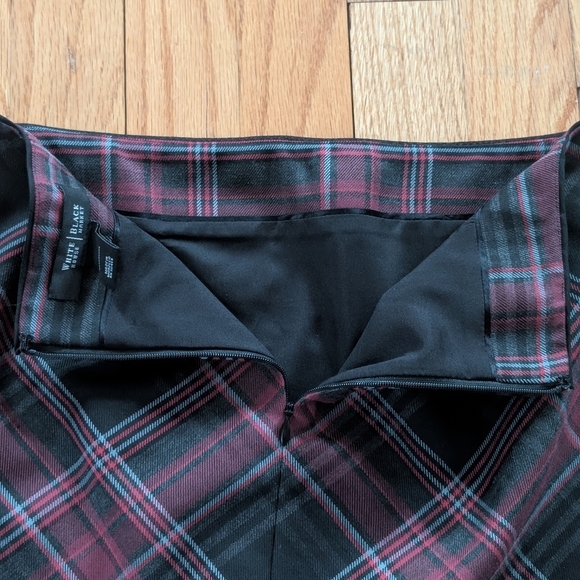 White House Black Market Red and Black Pencil Skirt - Picture 4 of 6